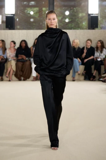 5 головних трендів вечірнього гардероба з подіумів на 2026 рік 