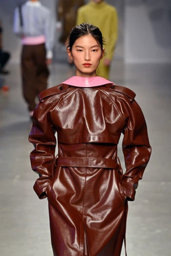 Одяг навиворіт – головний стилістичний трюк 2026 року