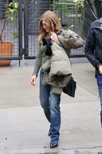 Улюблені джинси Дженніфер Еністон — класична пара, яку варто мати в гардеробі