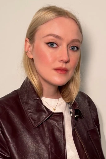 Дакота Феннінґ демонструє як носити halo lips