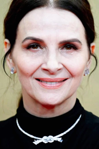 Чому м’який макіяж очей Жюльєт Бінош — найкомпліментарніший після 50 років