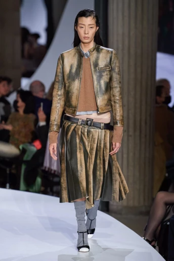 Потерта шкіра — головний тренд 2026 року: чому все старе видається розкішним