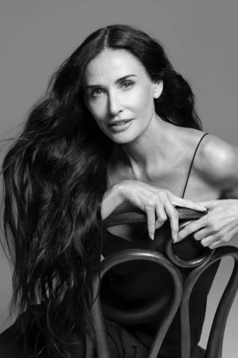 Демі Мур про своє довге волосся: не про красу, а про прийняття себе