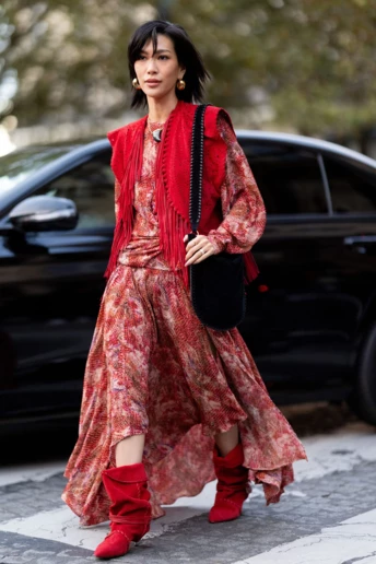 Бохо знову всюди: чому блуза + жилет у дусі 1970-х – головний дует весни 2026