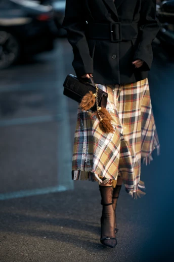 Streetstyle: чому картата спідниця — єдина і завжди актуальна