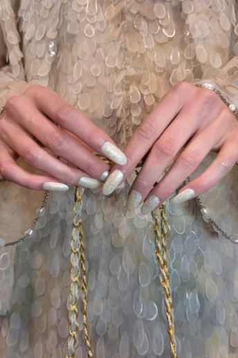 “Пташині” нігті Chanel: історія найказковішого манікюру Haute Couture