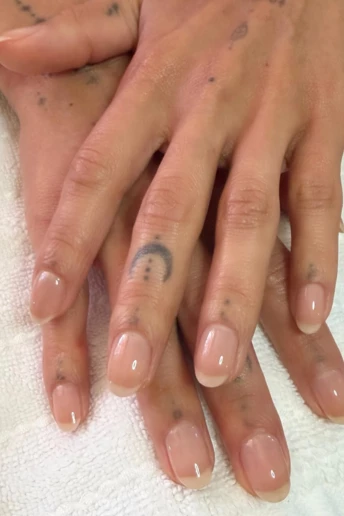 Foggy French – манікюр, який ви точно схочете спробувати 