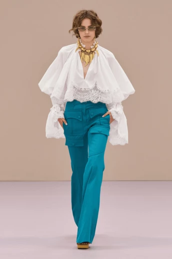 Неочікувані фаворити сезону весна-літо 2026: 10 штанів, без яких не обійтися