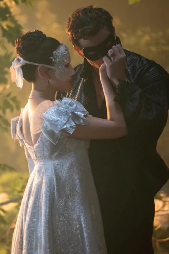 Всесвіт "Бріджертонів": між серіалом та книгами