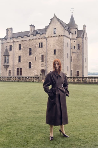 Це ідеальний тренч, який справді варто купити цієї весни