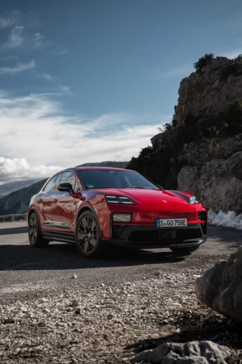 Porsche Macan GTS в дії: електрокар, який вражає, — тест-драйв від редакторки Vogue UA