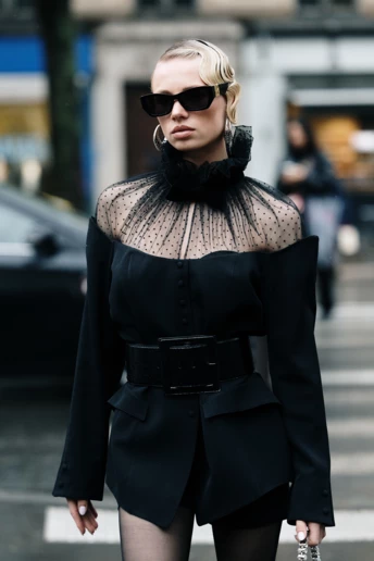 Streetstyle: наскільки "голий" одяг просто зараз носять модниці