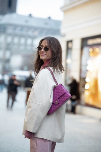 Фіолетова сумка: несподіваний модний тренд, який не можна пропустити