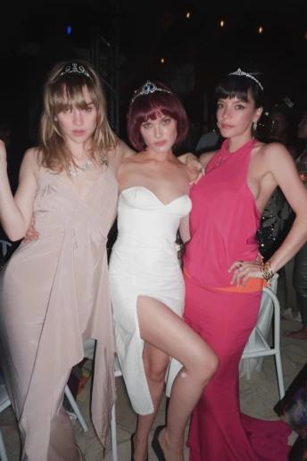 У 2026 році ви можете носити тіару щодня, як і будь-який інший аксесуар