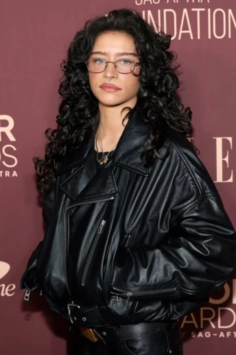 Пласкі брови — тренд 2026 року для природного ліфтинг-ефекту