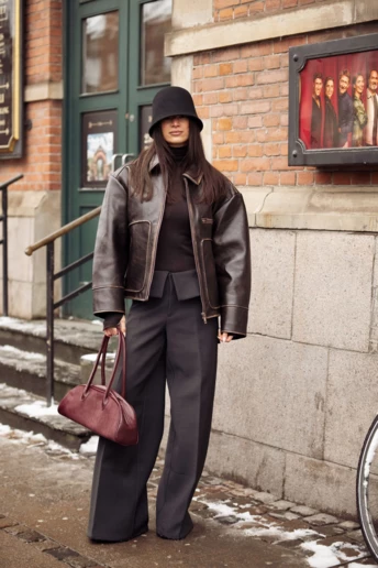 Якщо шкірянка, тоді оверсайз: які наймодніші куртки вже носять модниці