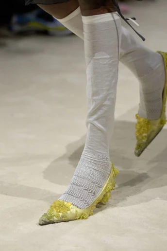 Туфлі + шкарпетки: несподіваний тренд від Prada і Marni, який скоро заполонить вулиці