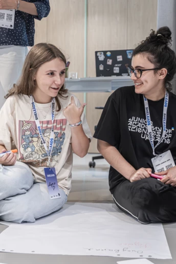 Як проєкт SheLeads заохочує українських дівчат вивчати точні науки та технології 