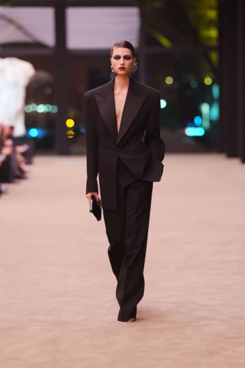 Сексуальність і строгість: нова колекція Saint Laurent осінь-зима 2026/2027