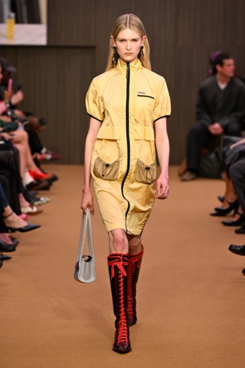 Найнеочікуваніший тренд 2026: ці чоботи з 2000-х раптом повернулися в моду