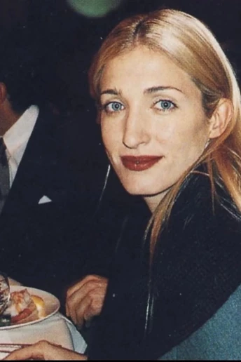 Брови Керолін Бессетт-Кеннеді: форма 90-х, що знову стає актуальною