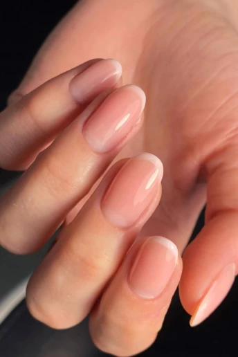 Cloudy French Nails — нова витонченість навесні 2026