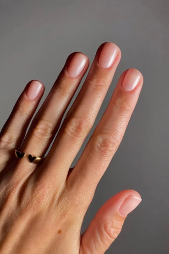 Напівматові nude-нігті — найприродніший тренд манікюру 2026 року 