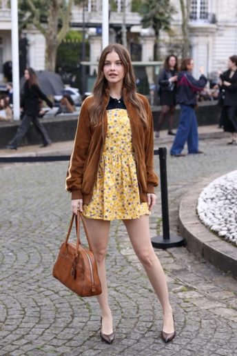 Це наймодніші весняні сукні, які вибирають відомі модниці просто зараз