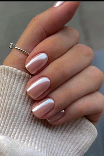Chrome Rosewater Nails — найніжніший манікюрний тренд цієї весни