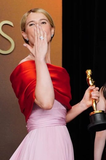 Найкрасивіші манікюри на церемонії “Оскар-2026”: від скульптурного золота до “рідких діамантів”