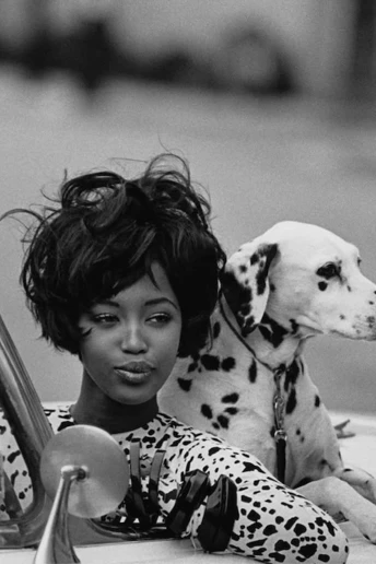 “Далматинські нігті” — цей манікюр буде всюди навесні