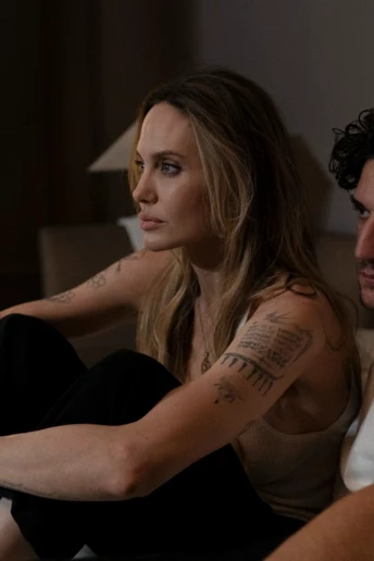 Режисерка фільму “Кутюр” Аліс Винокур - про роботу з Джолі, Україну та знімання в майстернях Chanel