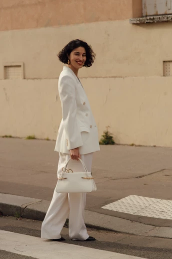 Білі штани — улюблена річ парижанок цієї весни