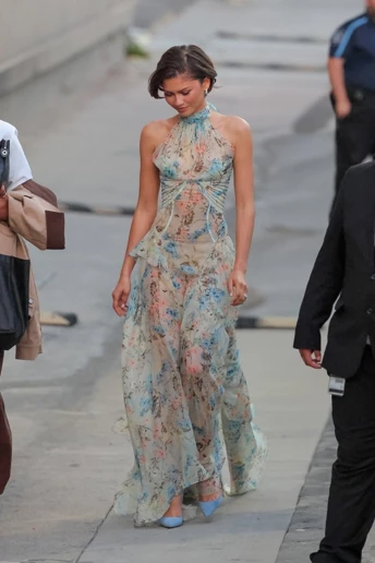 Цю сукню носять усі зірки – і ось з яким взуттям у 2026 році