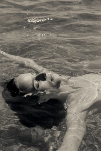 Рейви без алкоголю: як велнес-культура витісняє нічні клуби