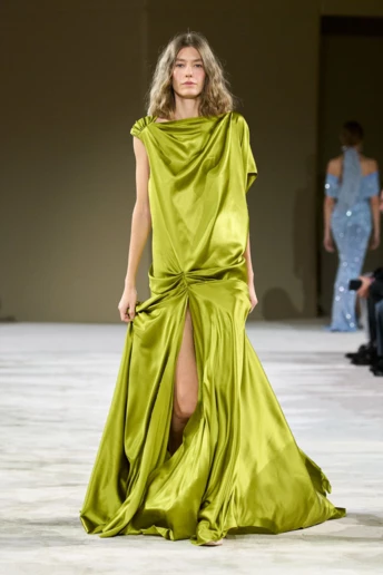 Цей колір уже всюди – і він точно стане головним трендом весни-літа 2026