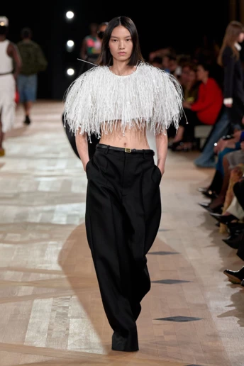 Пір’я повертається: найефектніший тренд весни-літа 2026, який обирають усі модниці