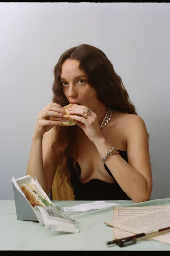 Як перестати відчувати провину за їжу