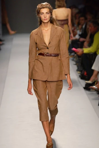 Ці капрі з 2000-х — ідеальний варіант для образів в офіс у 2026-му