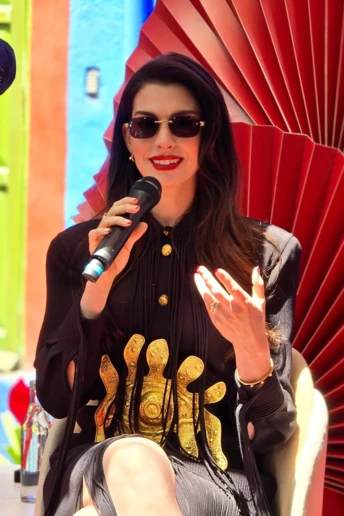 Червоний мікрофренч Енн Гетевей доводить: диявол криється в деталях