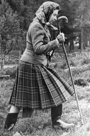 Королева Єлизавета ІІ — головне модне натхнення дизайнерів у цьому сезоні