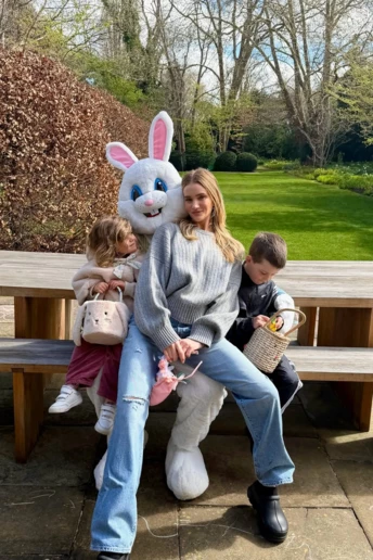 Як знаменитості відсвяткували Великдень: від сестер Кардашʼян-Дженнер до сімʼї Лілі Коллінз