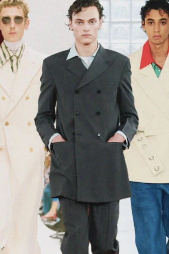 Наполовину заправлений комірець — найцікавіший і найпростіший стилістичний прийом року