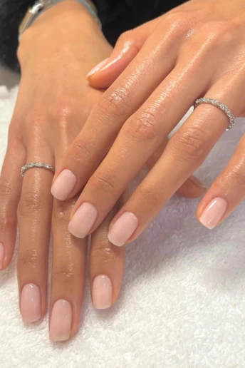 Наймодніші кольори манікюру літа 2026, які ви захочете повторити