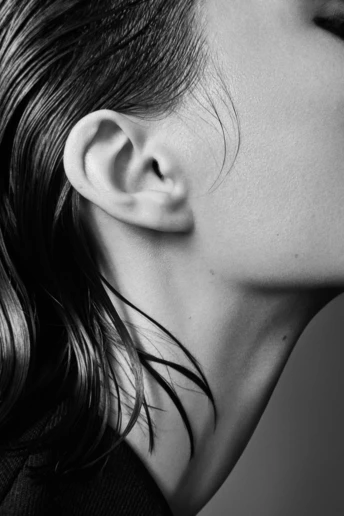 Зійшла благодать: 14 найкращих парфумів із нотами ладану, смол та святості