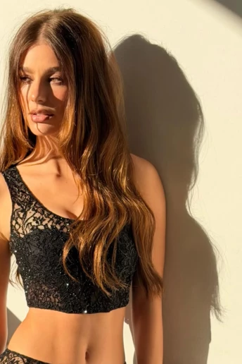 Недбало відросла стрижка — головний hair-тренд, що повертає стиль довгому волоссю