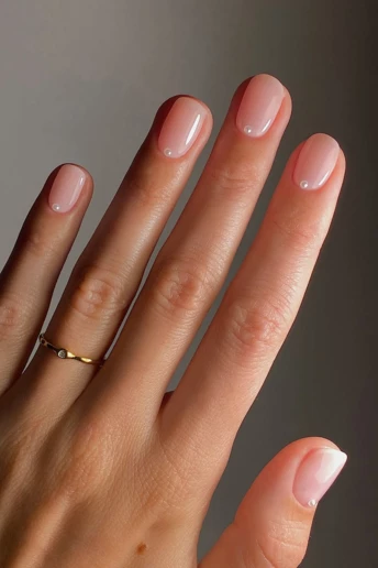 13 найстильніших весняних дизайнів для коротких нігтів