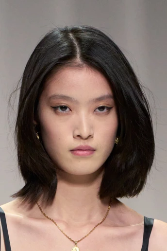 Найстильніші зачіски на середню довжину — елегантні ідеї, що завжди працюють