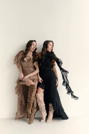 Денім, сукні та вивірена легкість – головні стилістичні коди цього теплого сезону в одній колекції