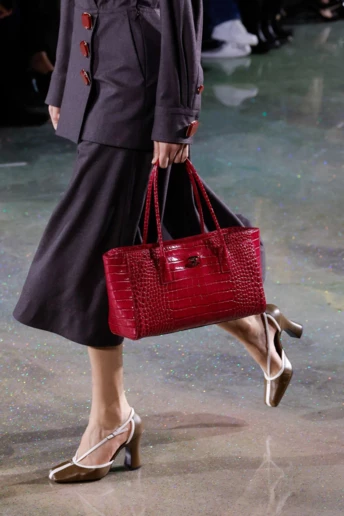 Які сумки будуть у моді восени 2026: головні тренди з подіумів